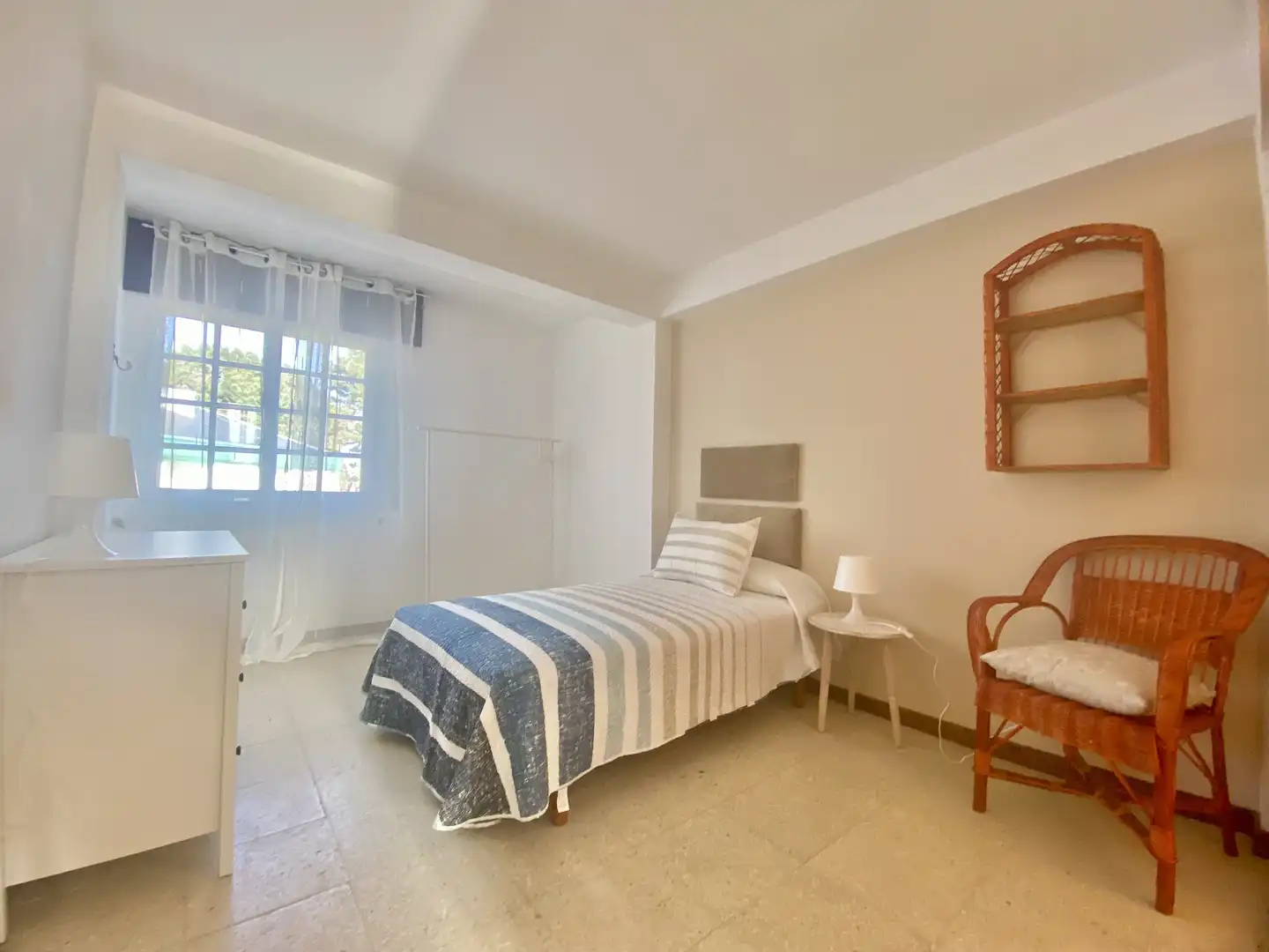 Habitación de Dúplex de alquiler en O Grove   con Amueblado, Horno y Lavadora