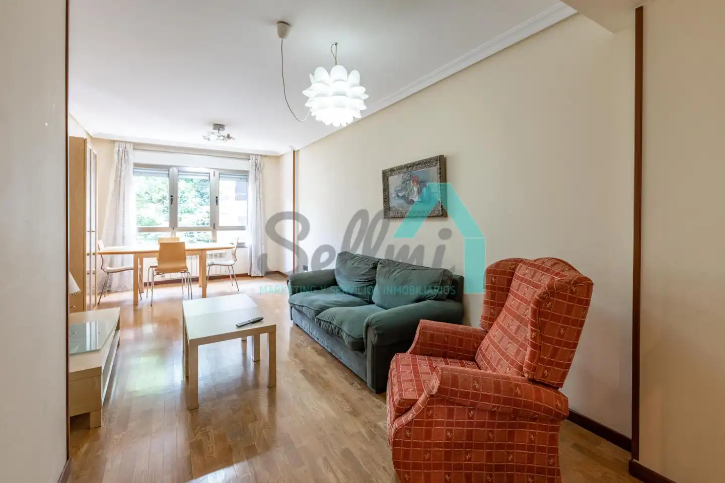Sala d'estar de Pis de lloguer en Oviedo  amb Calefacció, Parquet i Terrassa