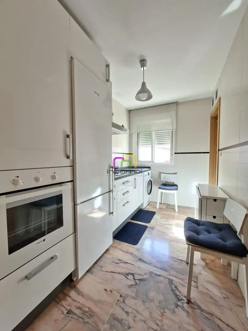 Cuina de Apartament de lloguer en Badajoz amb Moblat