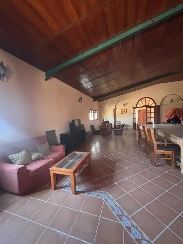 Sala d'estar de Finca rústica en venda en El Saucejo amb Aire condicionat, Calefacció i Moblat
