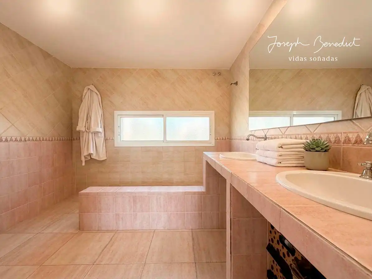 Baño de Casa o chalet en venta en Castelldefels con Aire acondicionado, Calefacción y Jardín privado