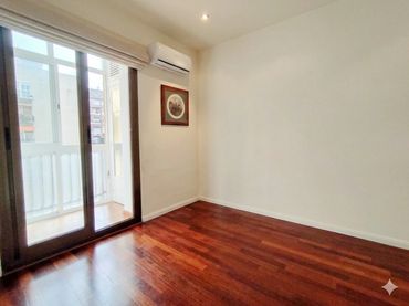 Appartamento con balcone in vendita a Carrer del Comte d'Urgell