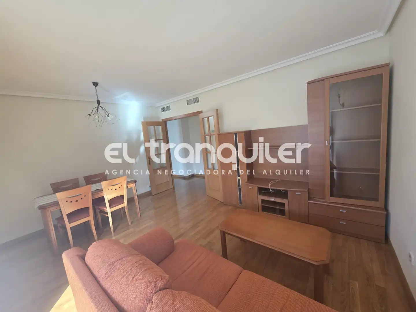 Living room of Flat for rent in Madrid  with Air Conditioner, Parquet flooring and Swimming Pool
