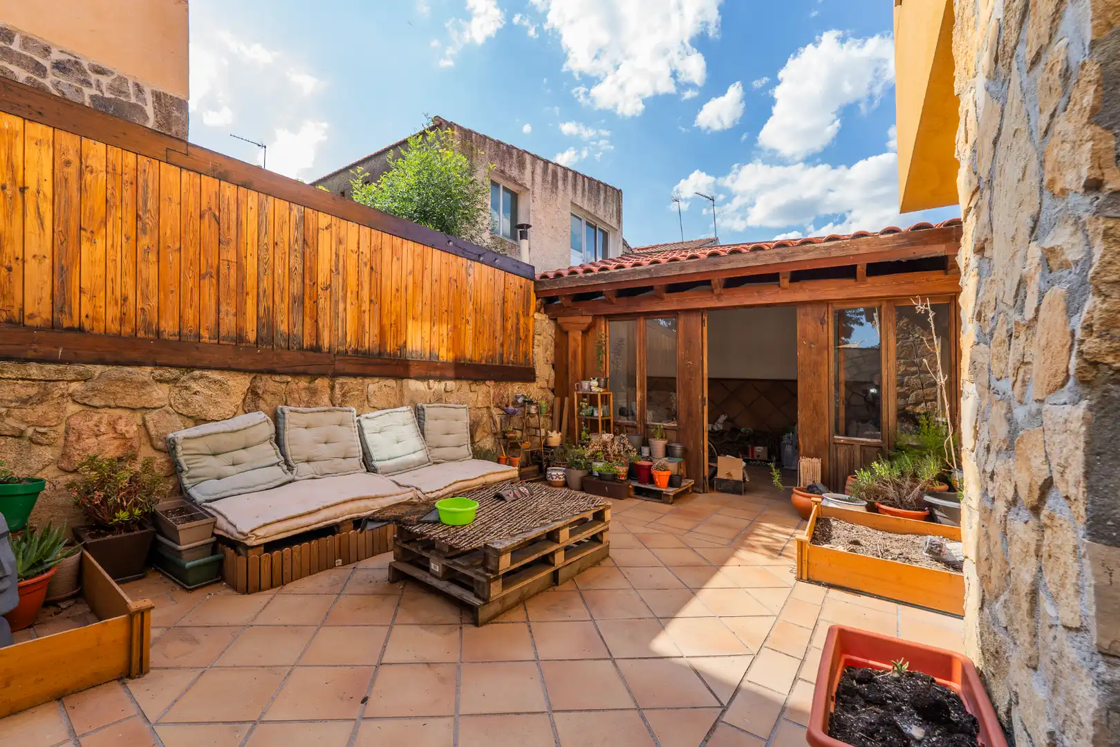 Terrassa de Casa adosada en venda en Navalafuente amb Calefacció, Jardí privat i Jacuzzi