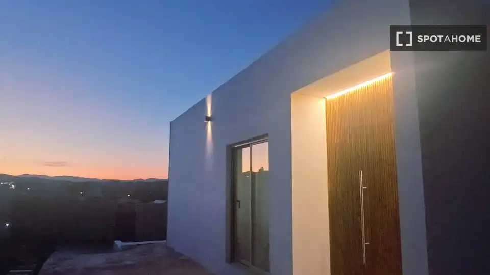 Flat with terrace to rent in Montroi / Montroy, imagen 2
