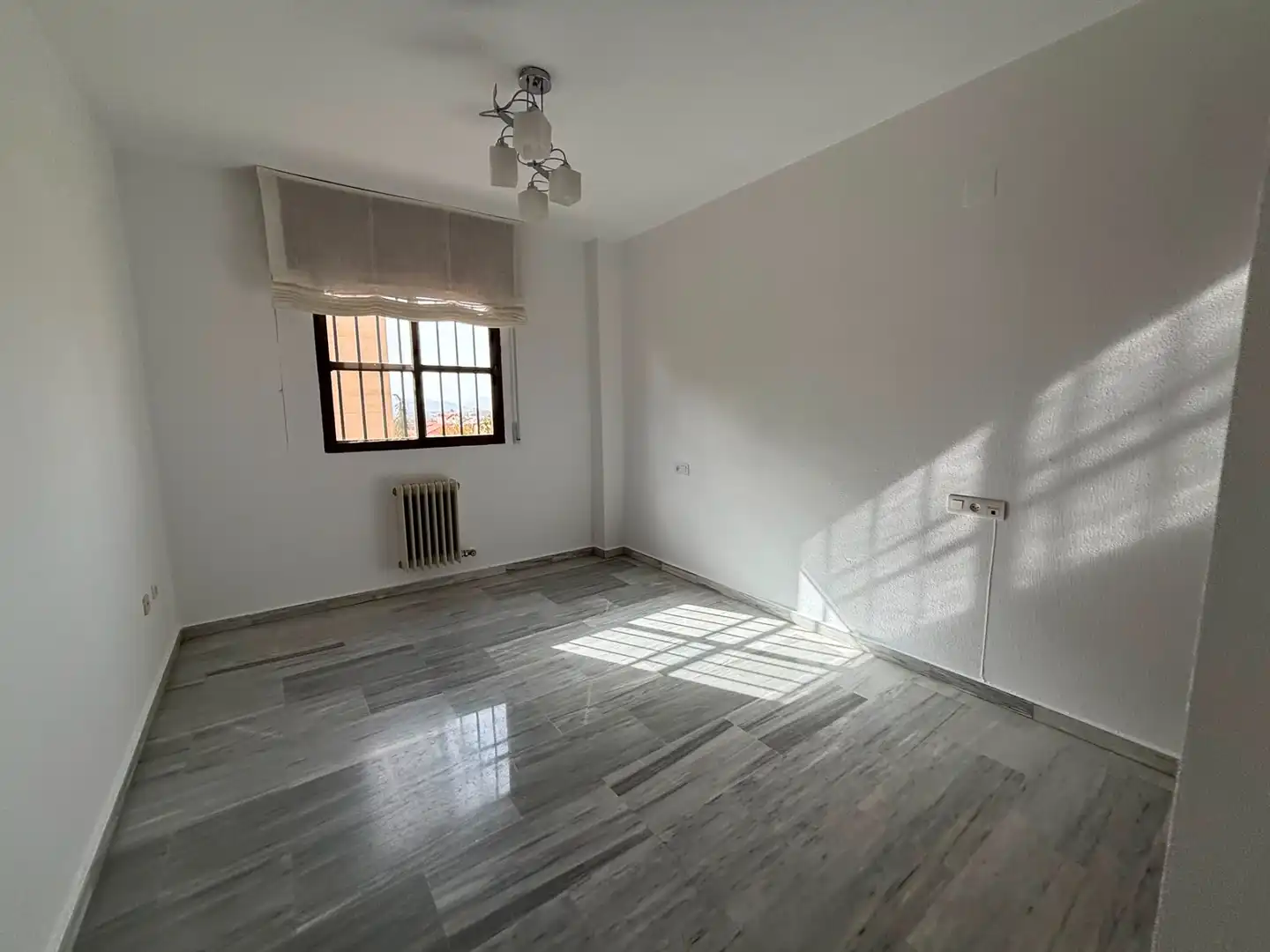 Bedroom of Flat for rent in Granada  with Air Conditioner, Heating and Washing machine