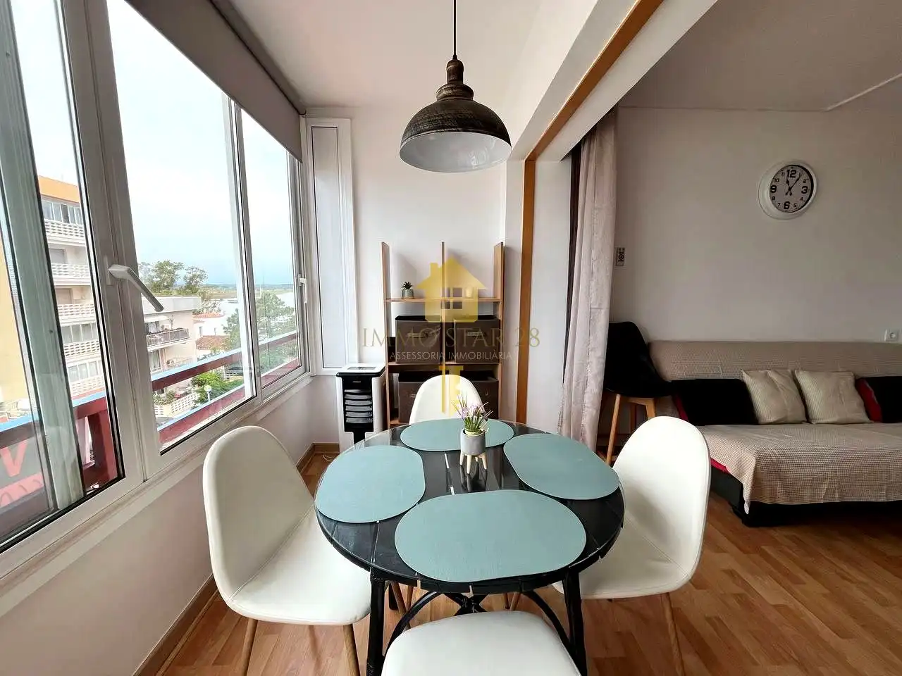 Comedor de Estudio en venta en Roses con Parquet, Amueblado y Piscina comunitaria