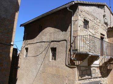 Casa con balcone in vendita a Carrer Calvari