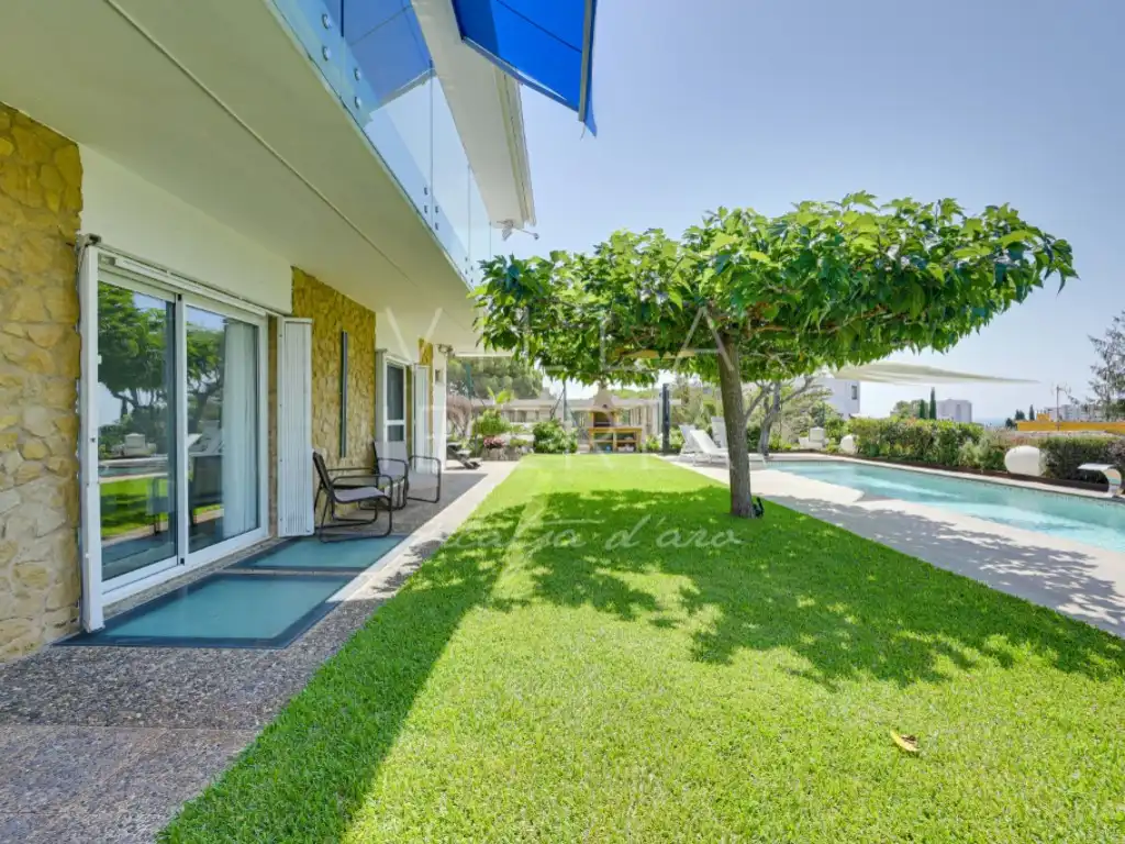 Vista exterior de Casa o chalet en venta en Castell d'Aro, Platja d'Aro i s'Agaró con Aire acondicionado, Calefacción y Jardín privado