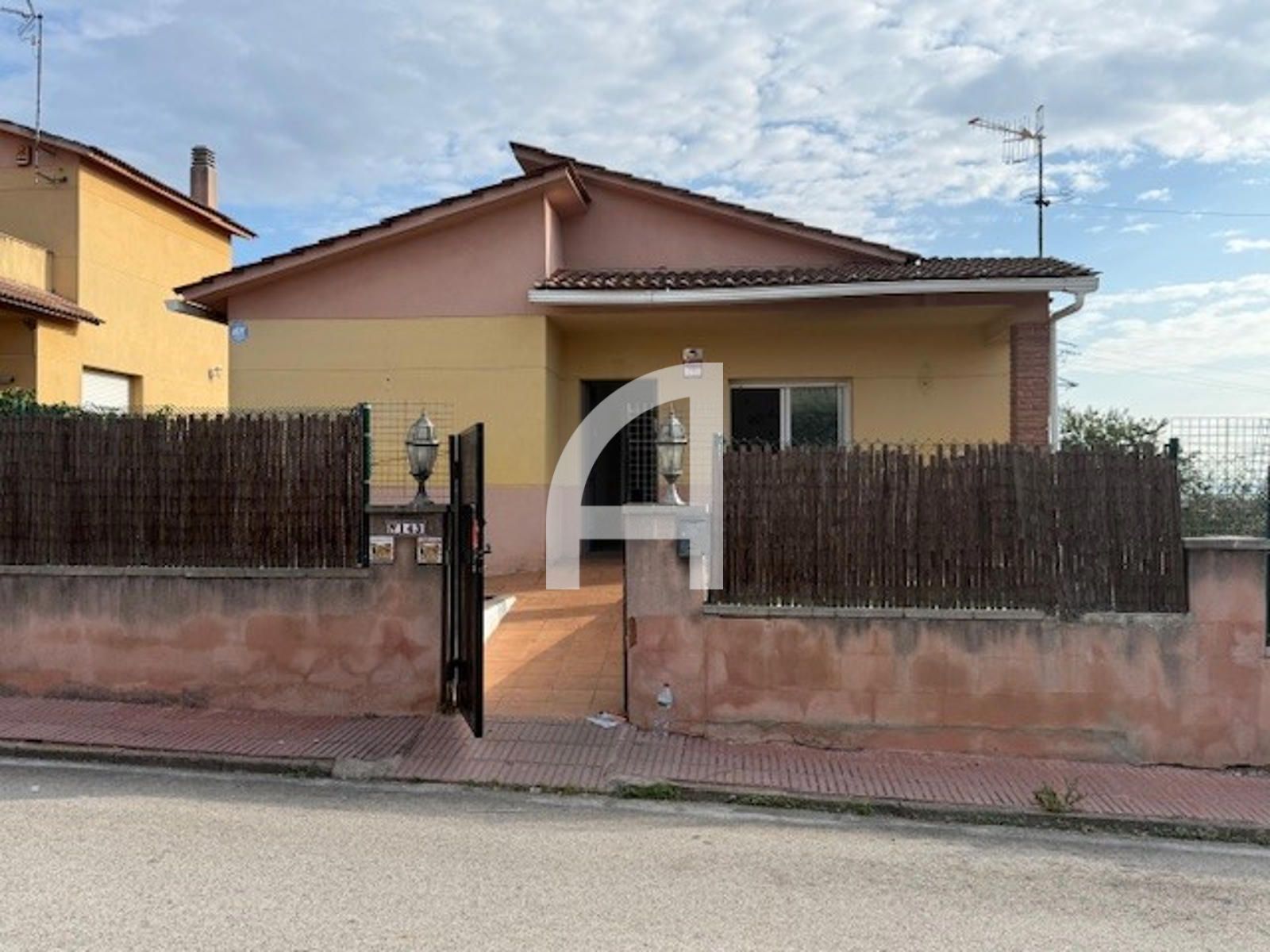 Vista exterior de Casa o xalet en venda en Riells i Viabrea amb Calefacció i Jardí privat