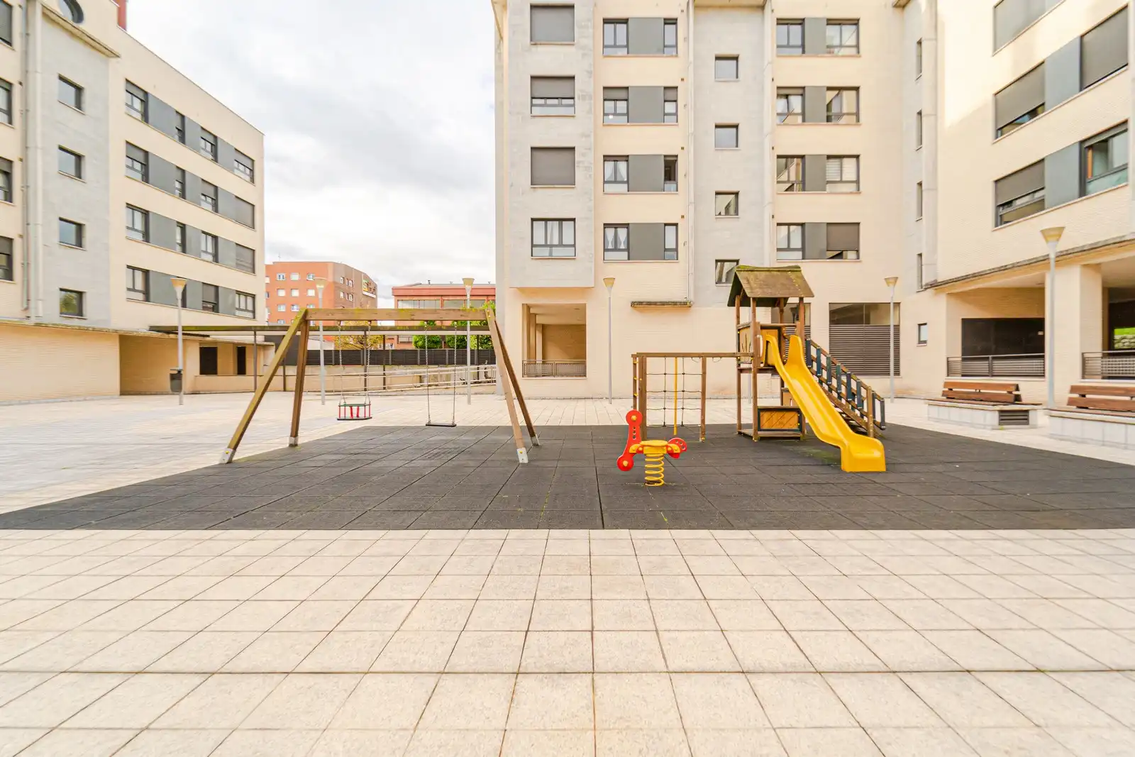 Vista exterior de Piso en venta en Gijón  con Aire acondicionado, Terraza y Trastero