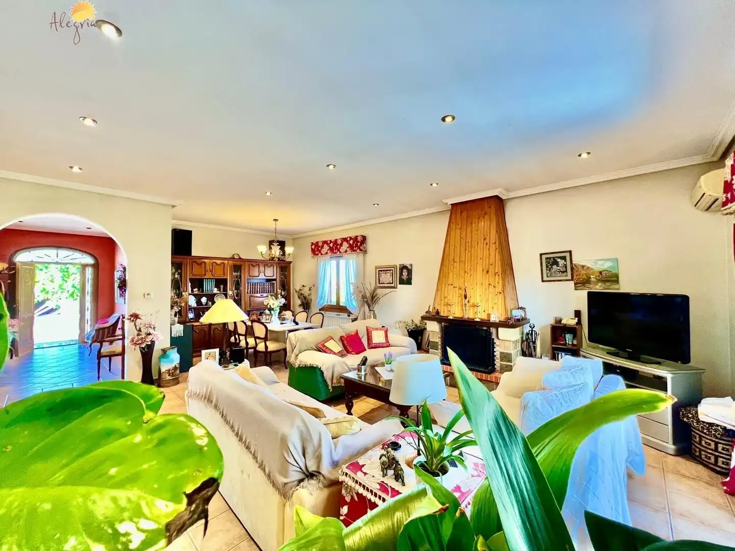 Sala d'estar de Casa o xalet en venda en Daya Vieja amb Aire condicionat, Calefacció i Jardí privat