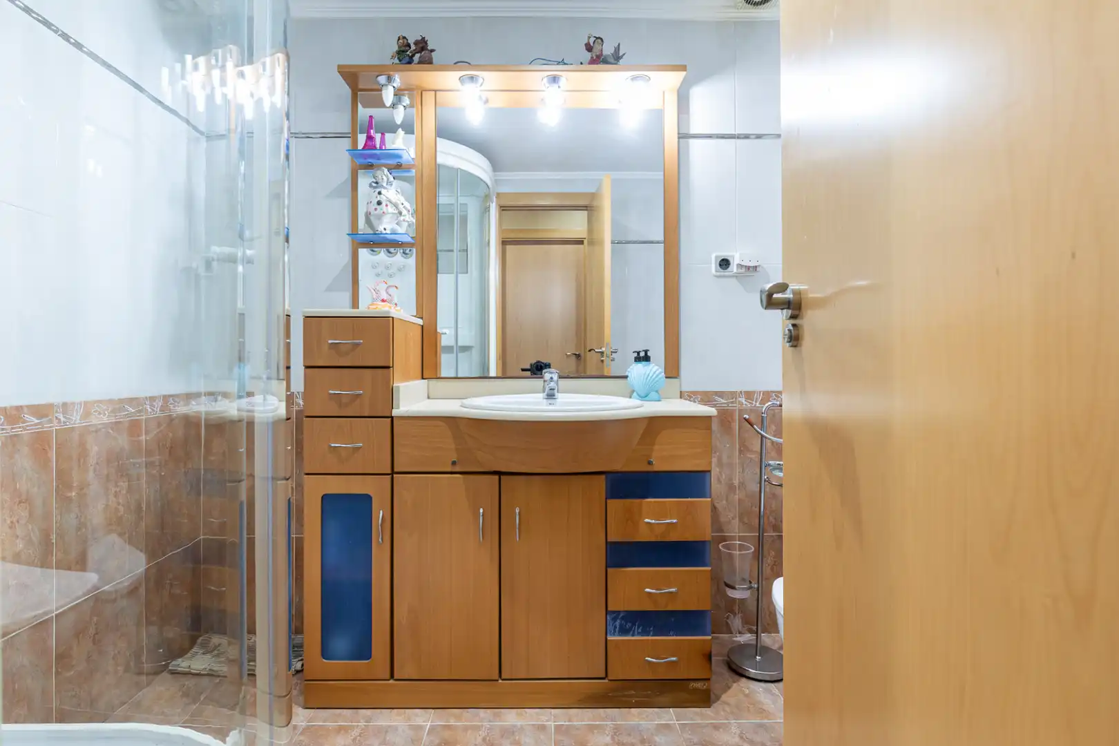 Bathroom of Flat for sale in Terrassa  with Air Conditioner, Heating and Terrace
