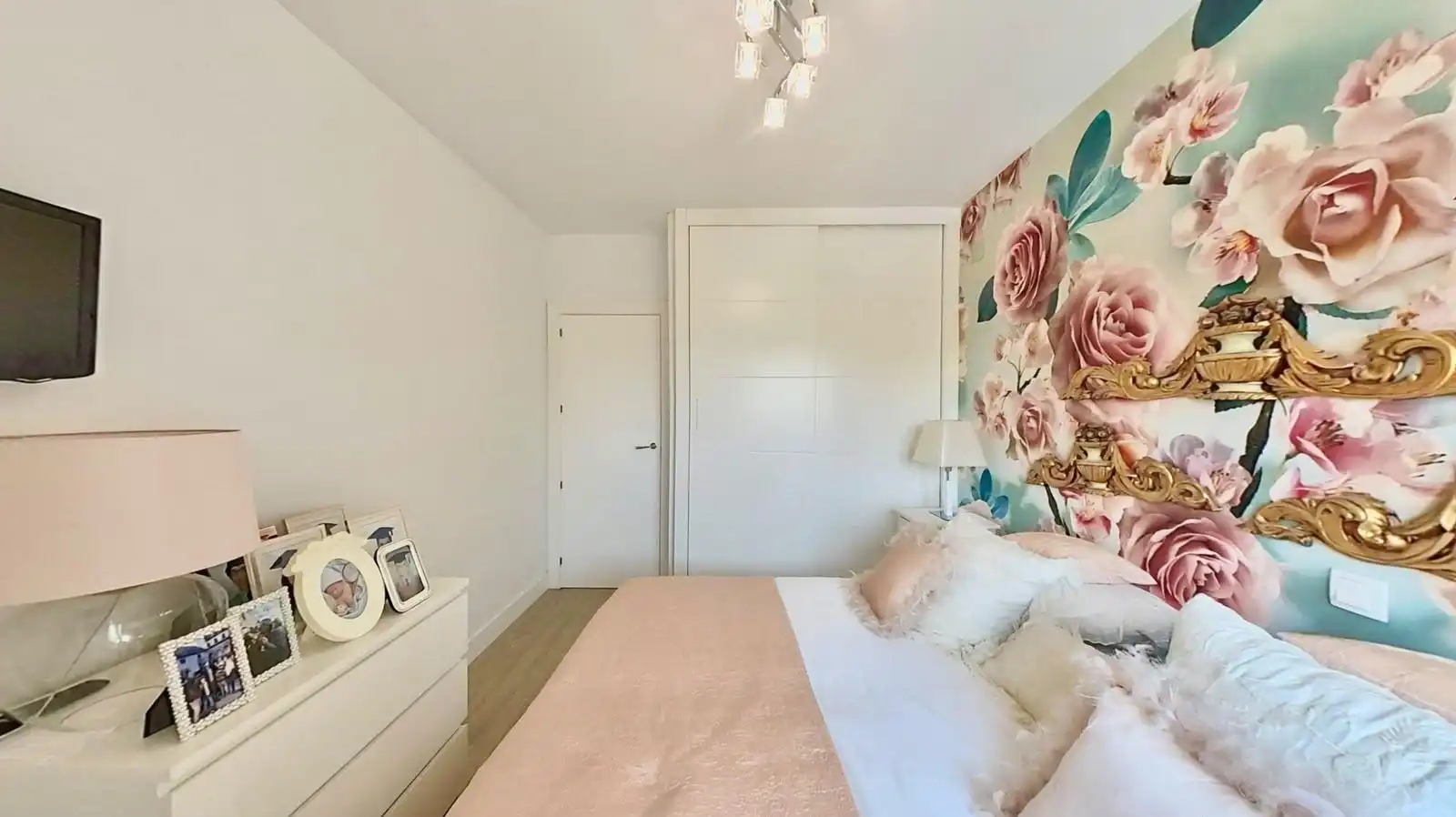Habitación de Apartamento en venta en Boadilla del Monte con Aire acondicionado, Calefacción y Jardín privado