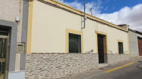 Foto 2 de Casa adosada en venta en Valdepeñas, Ciudad Real