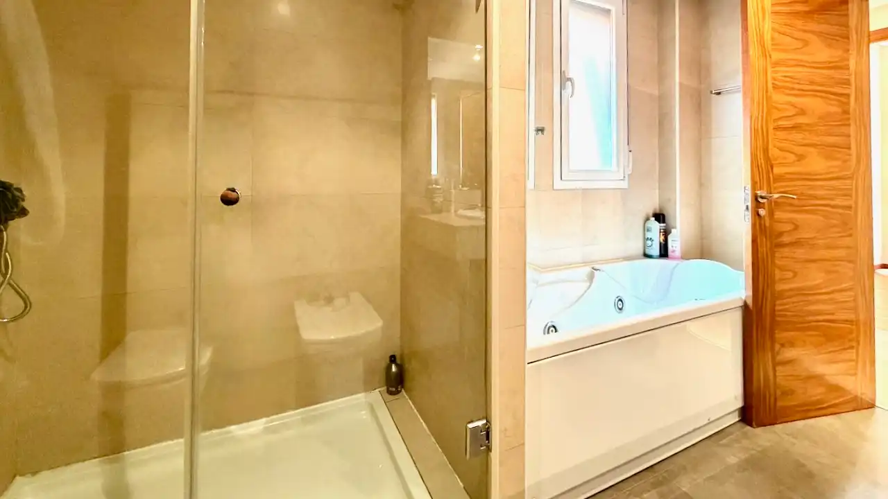 Baño de Casa o chalet en venta en Paracuellos de Jarama con Aire acondicionado, Calefacción y Jardín privado