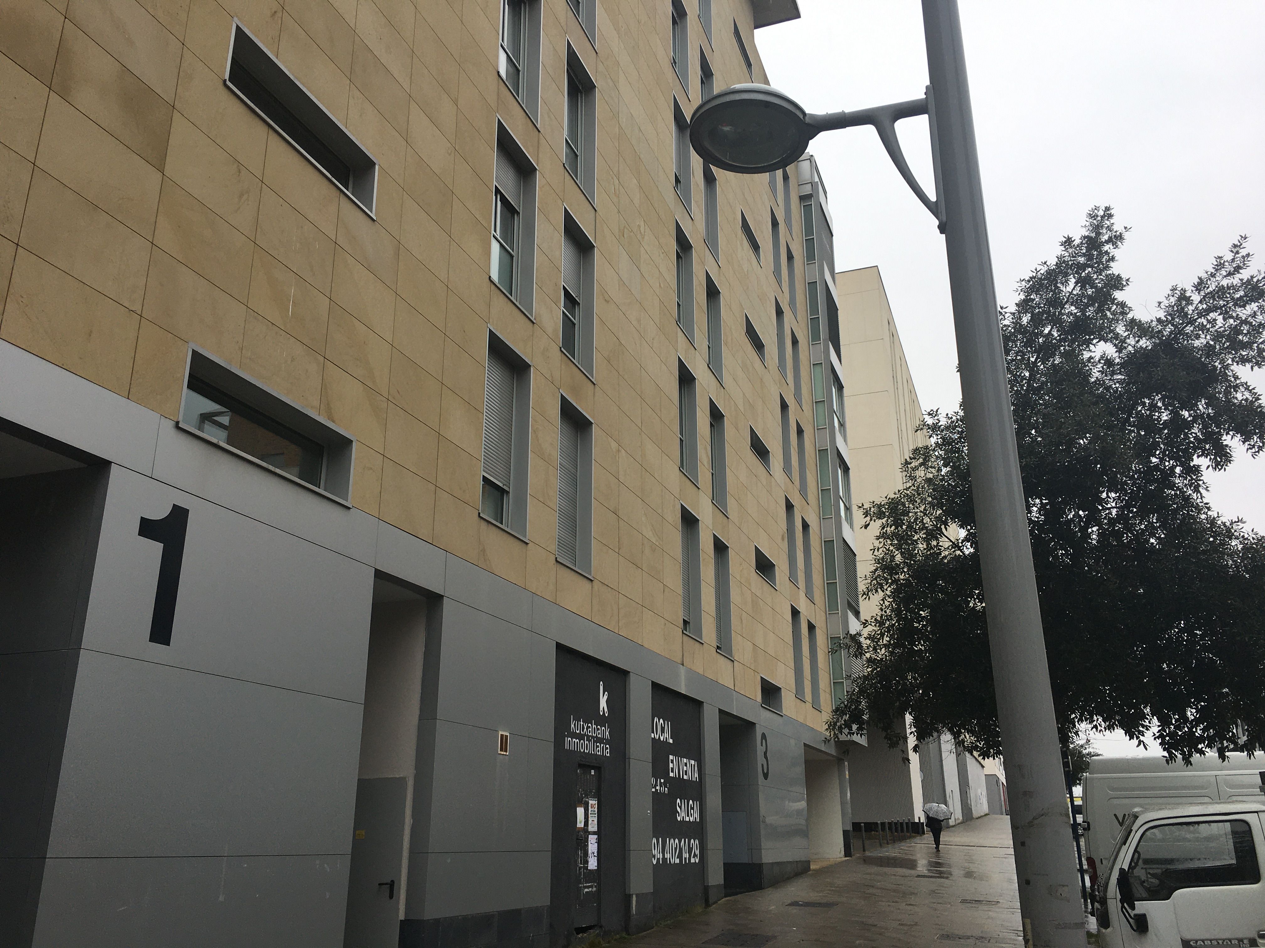 Vista exterior de Local en venda en Vitoria - Gasteiz amb Calefacció