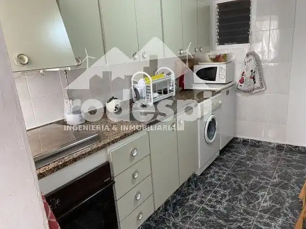 Cuina de Casa adosada en venda en Crecente amb Calefacció, Traster i Moblat