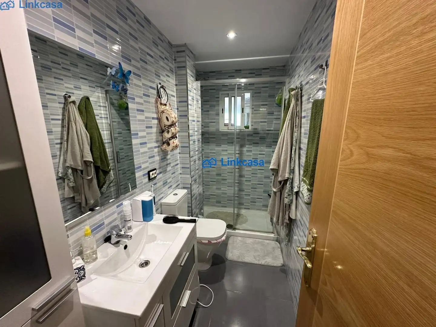 Bathroom of Flat for sale in Madrid  with Air Conditioner and Heating