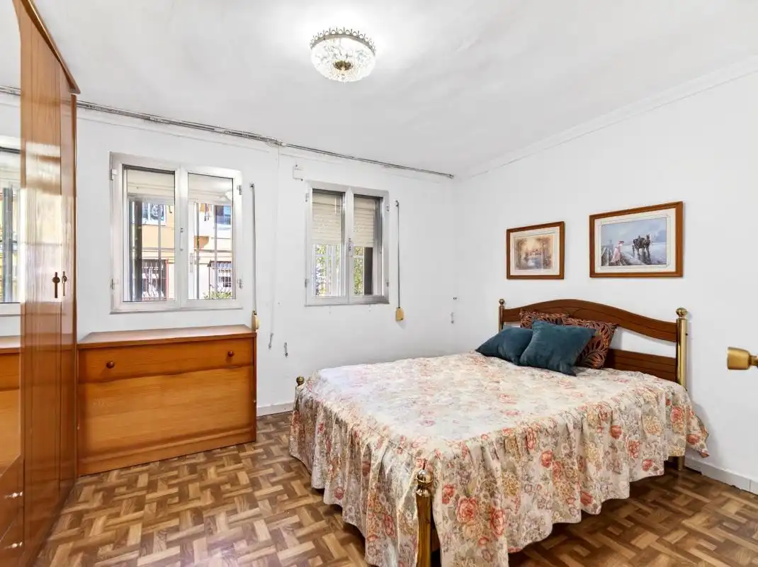 Habitación de Planta baja en venta en Madrid con Calefacción