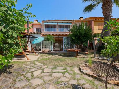 Jardí de Casa adosada en venda en Cabrils amb Terrassa i Balcó