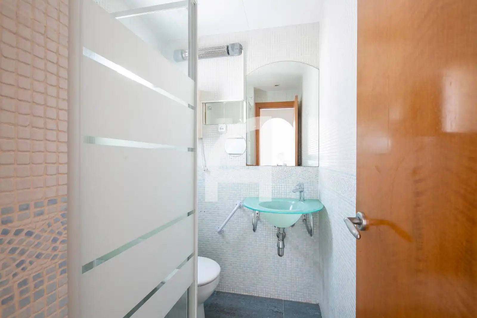 Bathroom of Attic for sale in Barcelona  with Air Conditioner, Heating and Parquet flooring