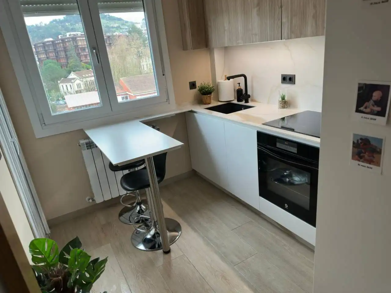 Cocina de Piso en venta en Ourense Capital  con Calefacción, Trastero y Balcón
