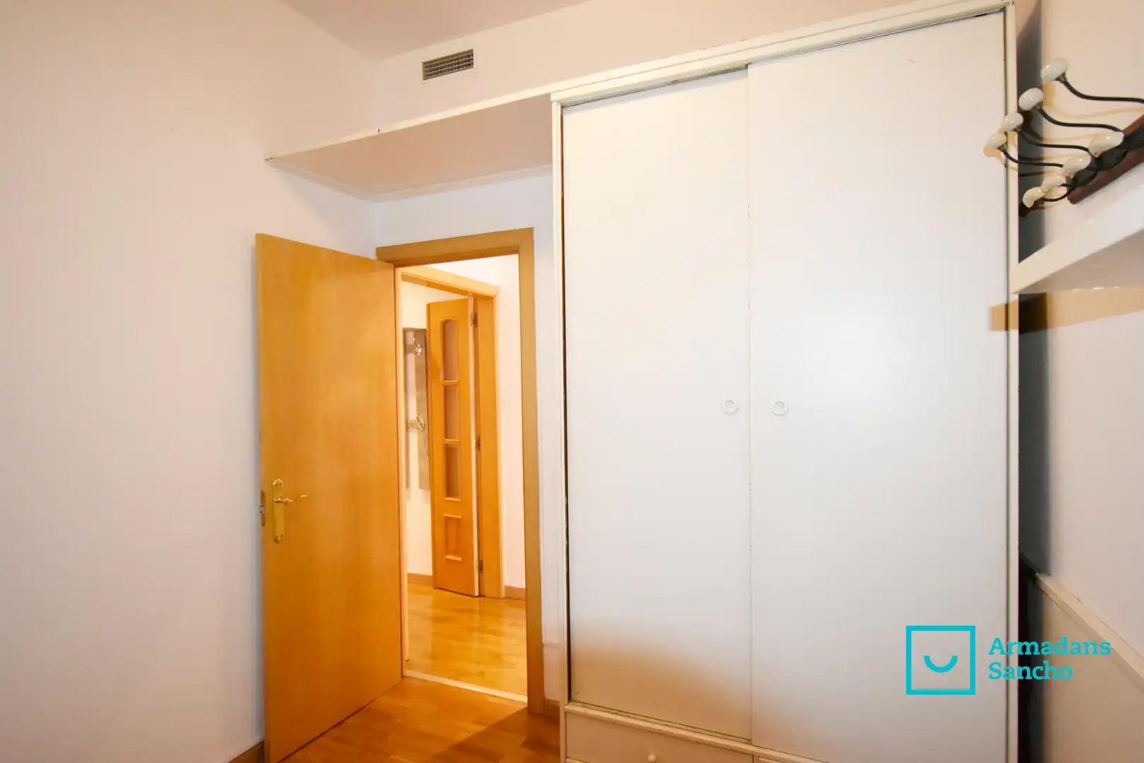 Flat for sale in Barcelona  with Air Conditioner, Parquet flooring and Oven