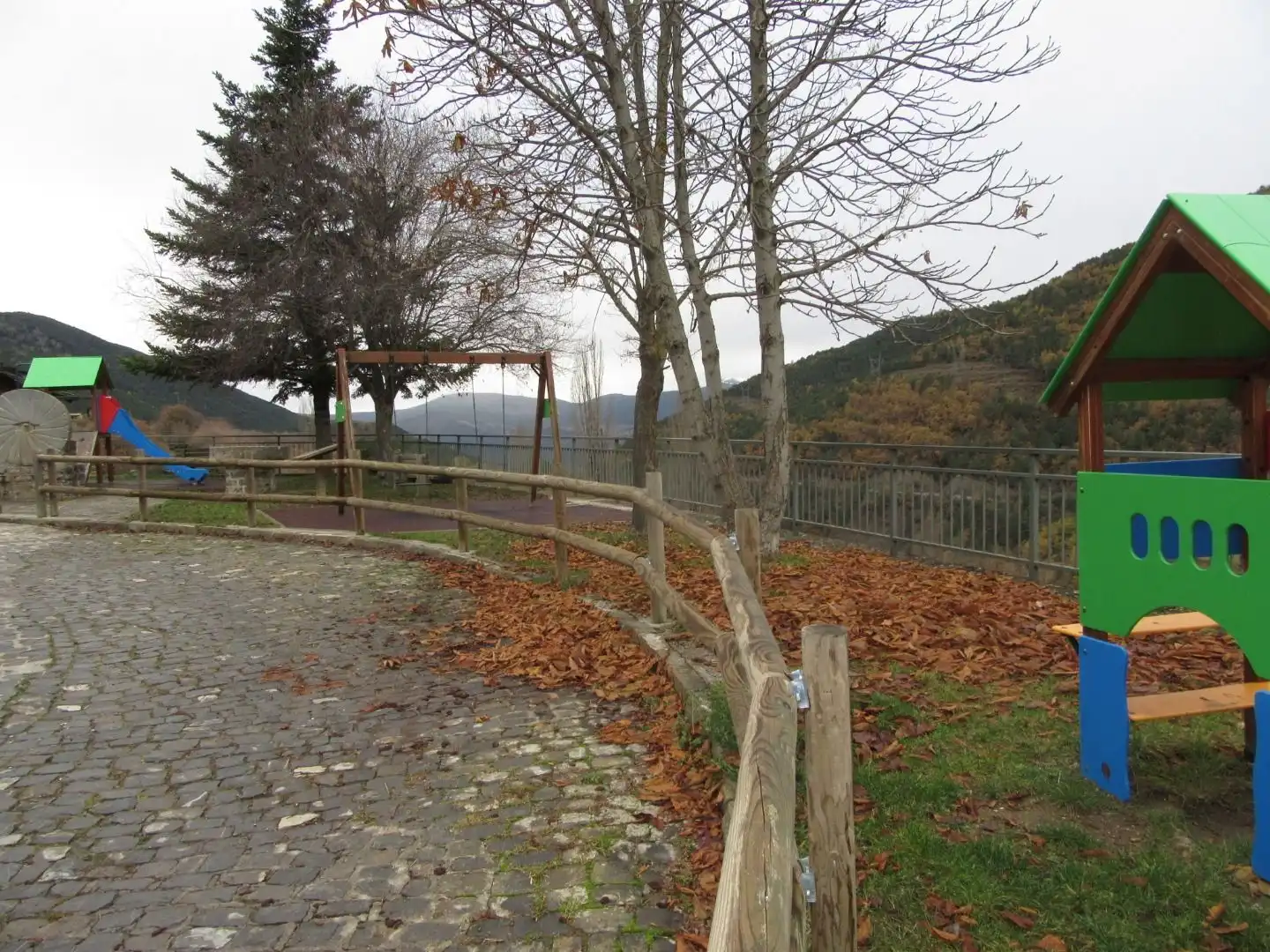 Garden of Houses for sale in Yésero  with Private garden