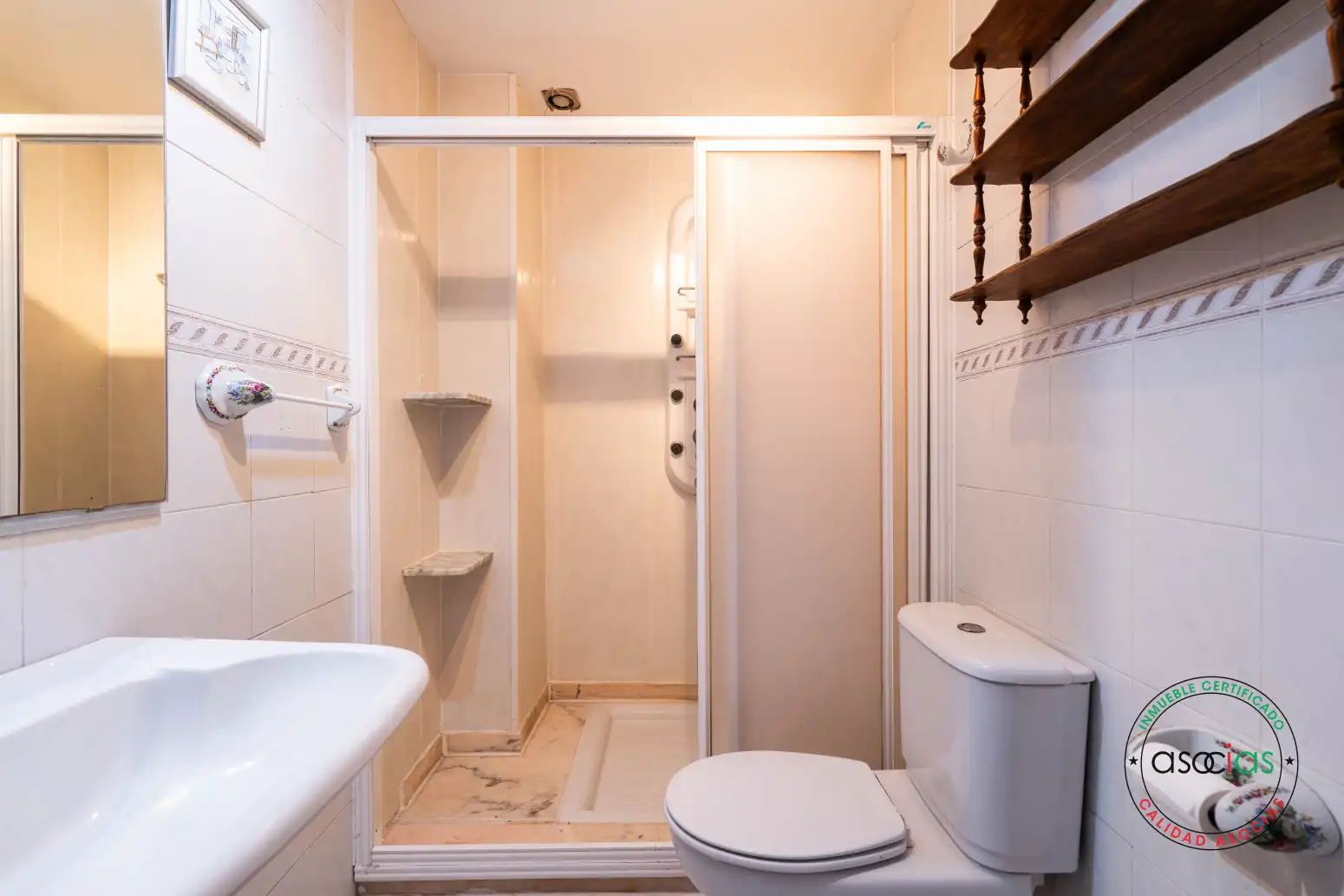 Badezimmer von Dachboden zum Verkauf in Gijón  mit Heizung, Parkett und Terrasse