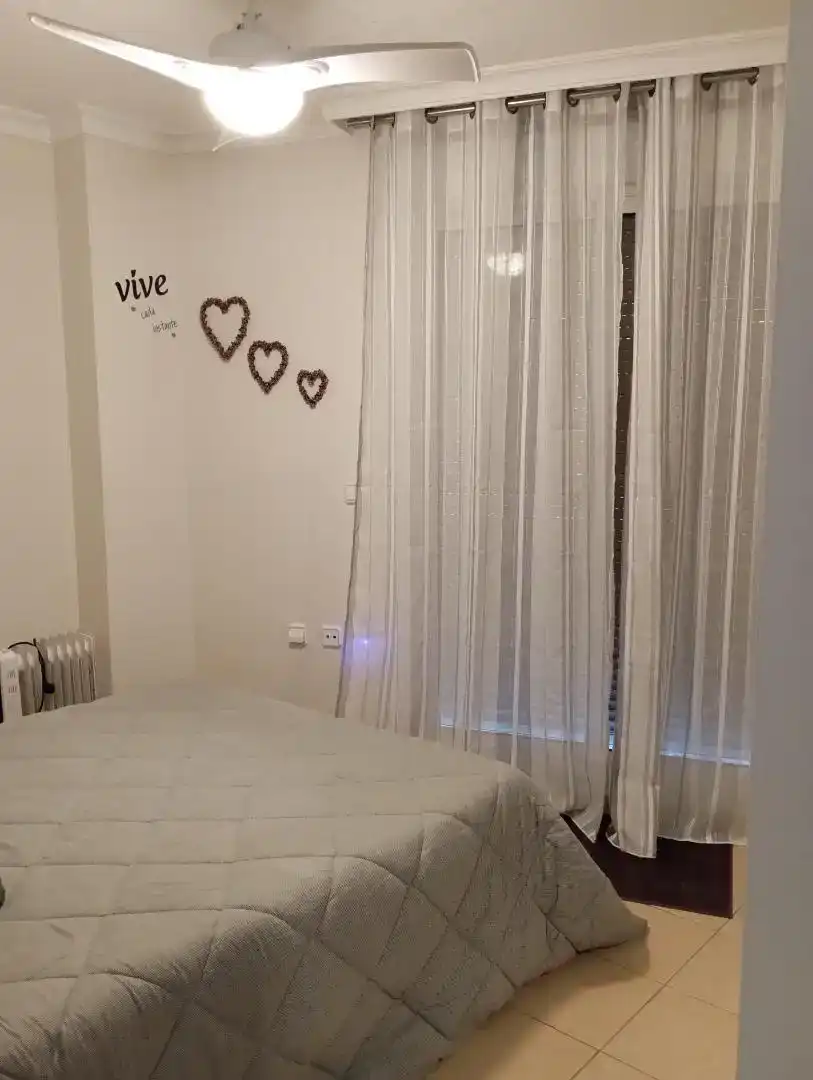 Schlafzimmer von Wohnungen zur Miete in Oliva mit Klimaanlage, Privatgarten und Möbliert