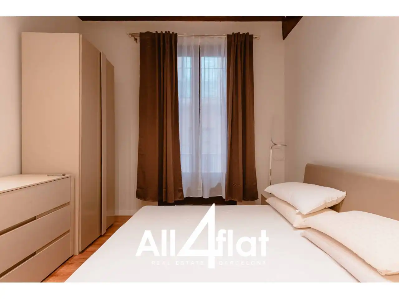 Schlafzimmer von Wohnung zur Miete in Barcelona mit Klimaanlage, Heizung und Parkett