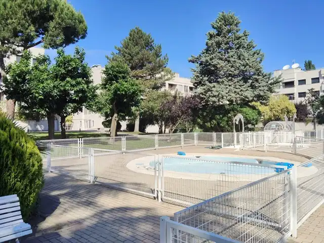 Swimming pool of Flat for rent in Pozuelo de Alarcón  with Air Conditioner, Heating and Private garden