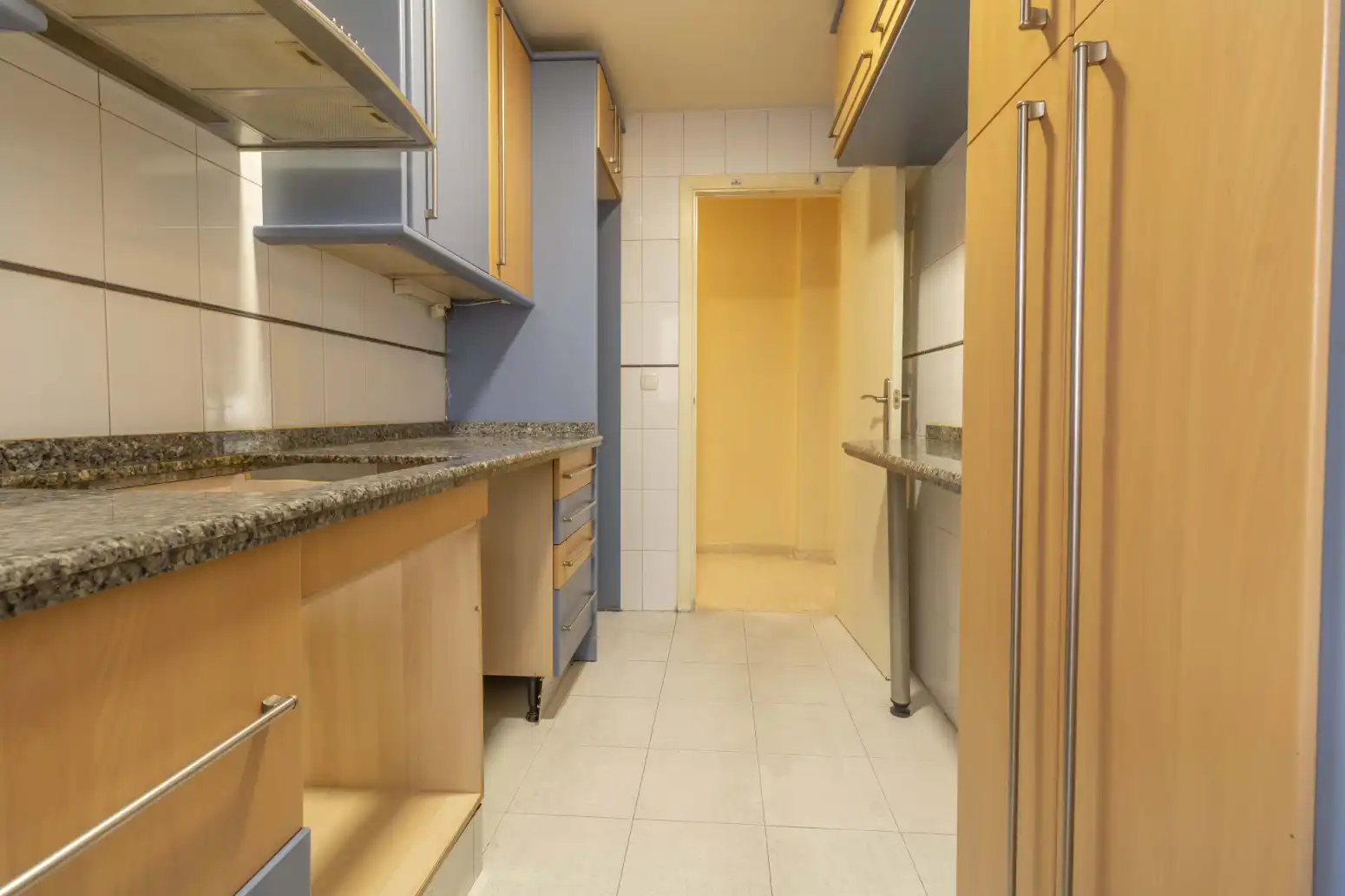 Kitchen of Flat for sale in Sevilla  with Air Conditioner and Storage room