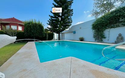 Piscina de Casa o xalet en venda en Alhaurín de la Torre amb Aire condicionat, Calefacció i Jardí privat