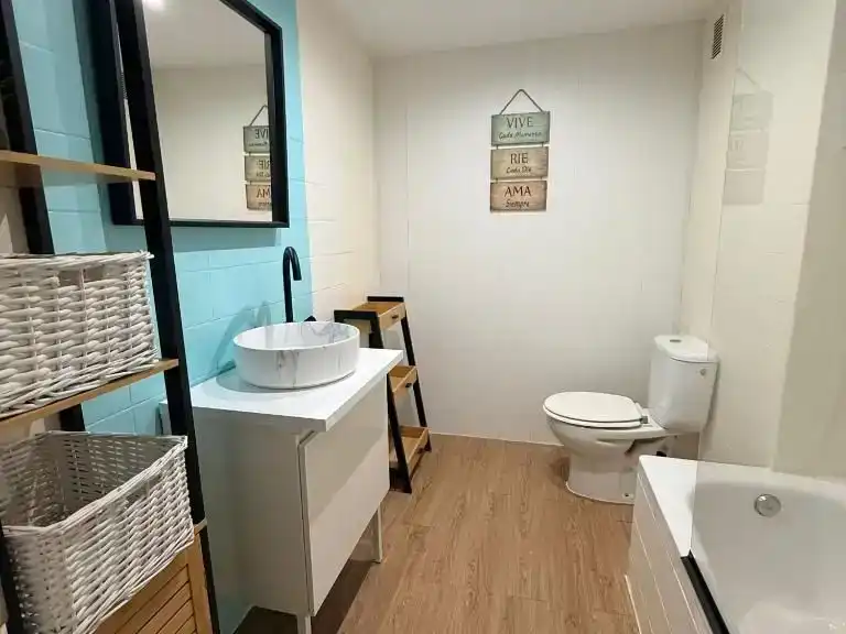 Bany de Pis en venda en Vélez-Málaga amb Aire condicionat, Parquet i Piscina