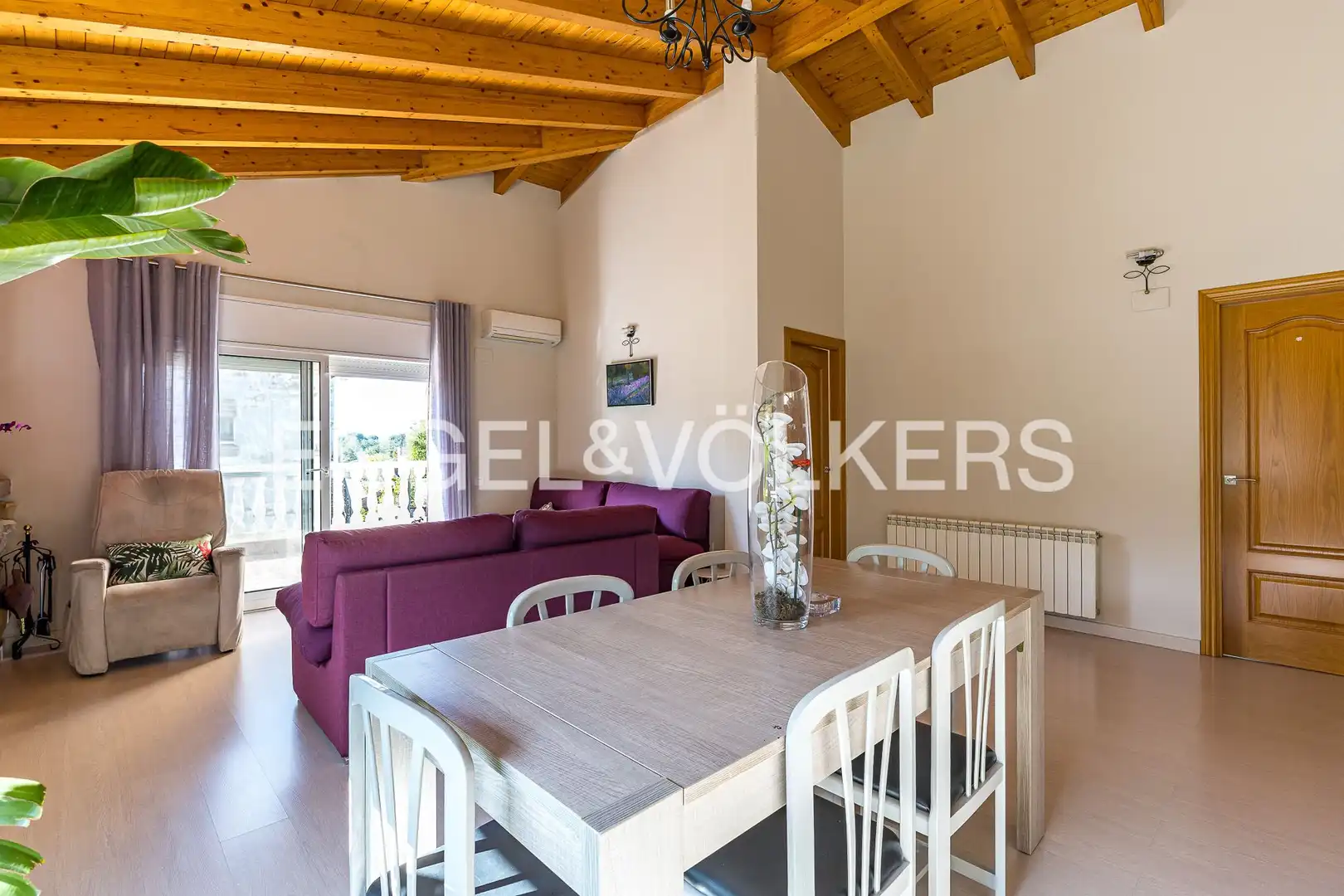 Sala d'estar de Casa o xalet en venda en Rubí amb Calefacció, Jardí privat i Parquet