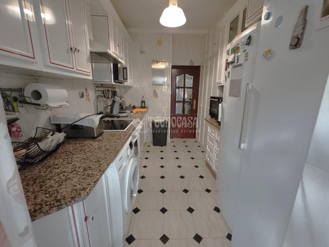 Kitchen of Flat for sale in  Sevilla Capital  with Air Conditioner, Terrace and Furnished