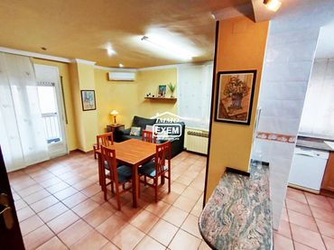 Apartamento con balcón en venta en Instituts - Universitat