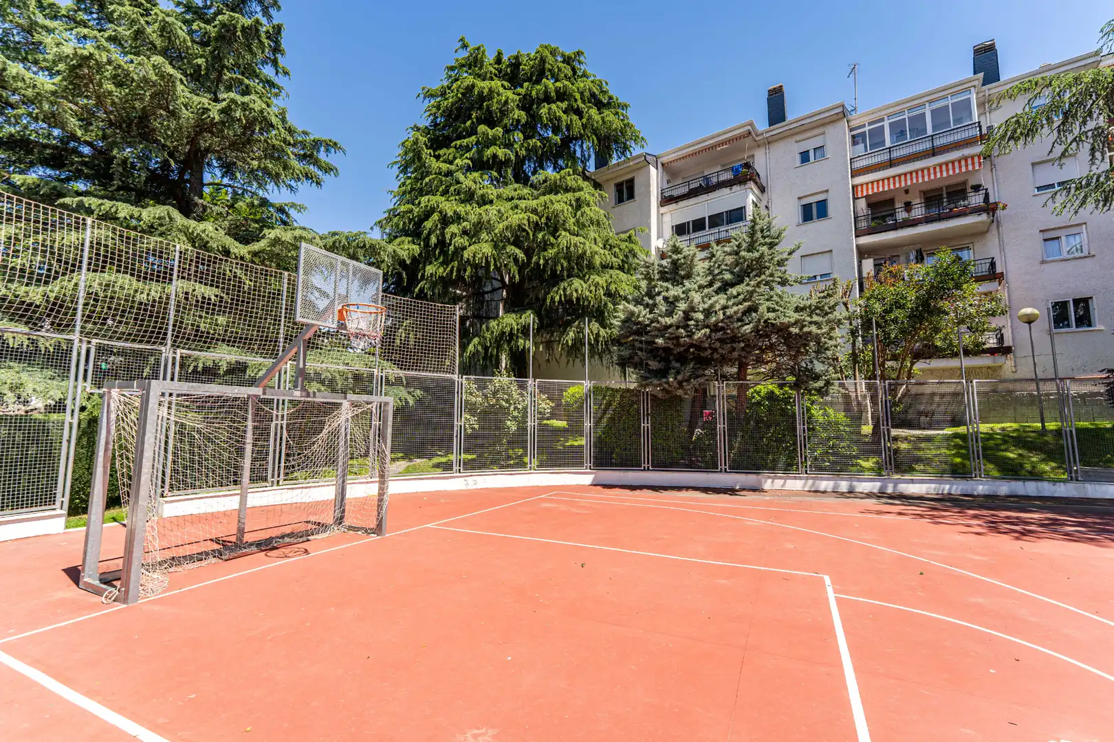 Parking de Piso en venta en Collado Villalba con Calefacción, Amueblado y Piscina comunitaria