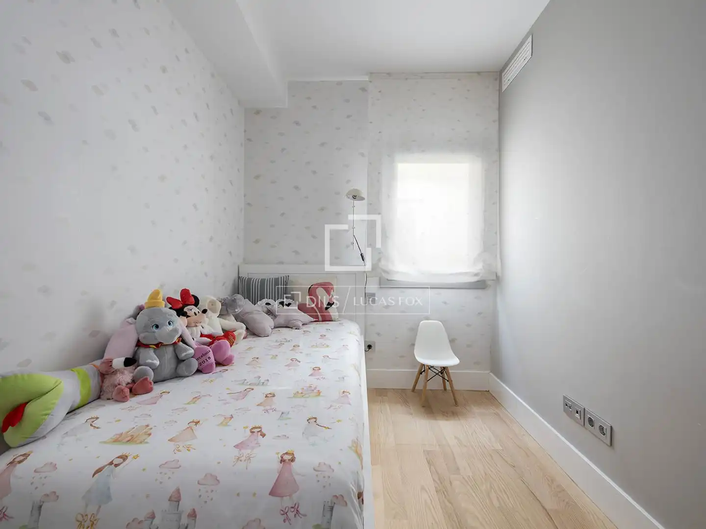 Schlafzimmer von Dachboden zum Verkauf in Barcelona mit Klimaanlage, Heizung und Parkett