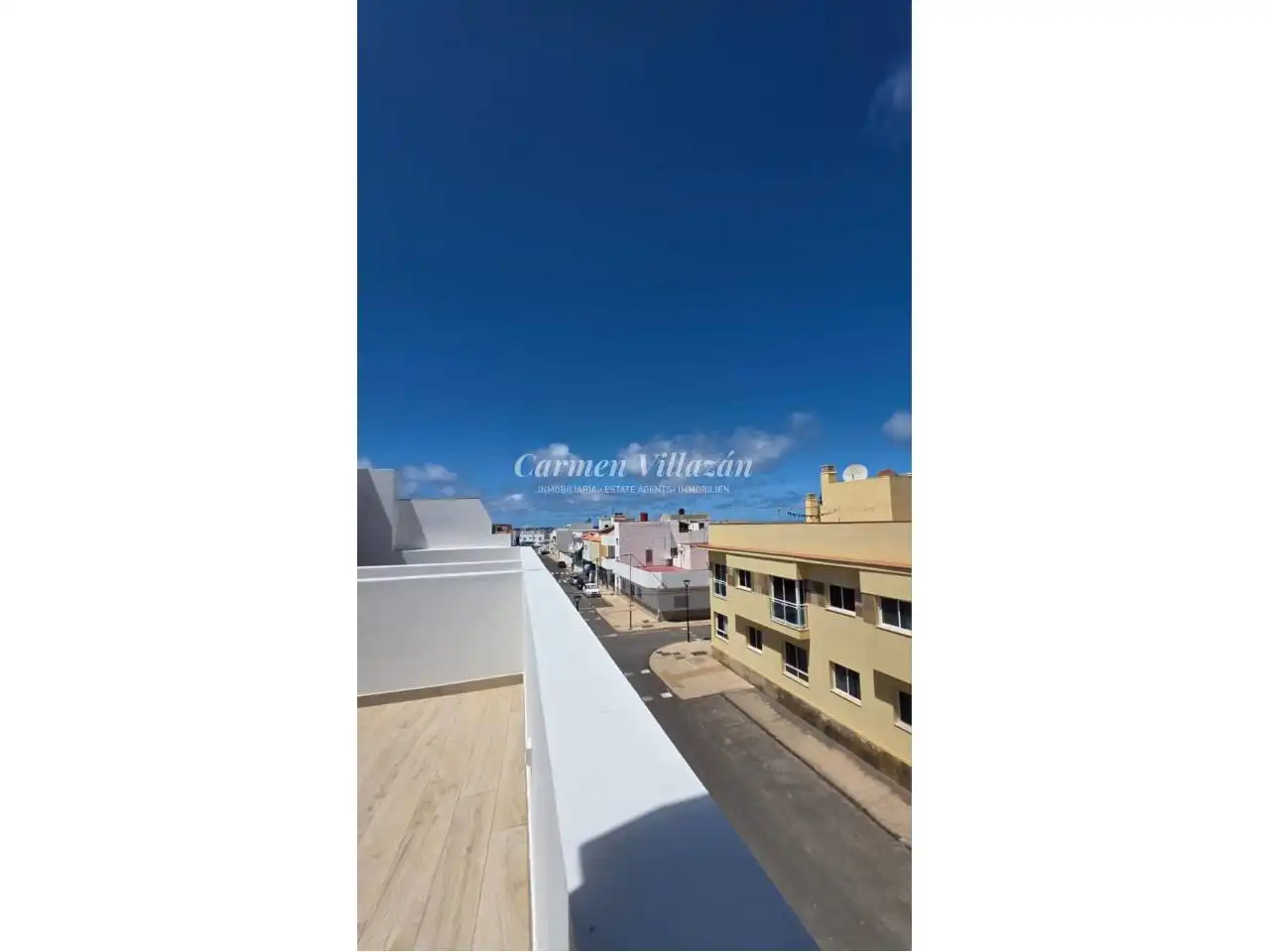 Vista exterior de Casa adosada en venda en La Oliva amb Terrassa