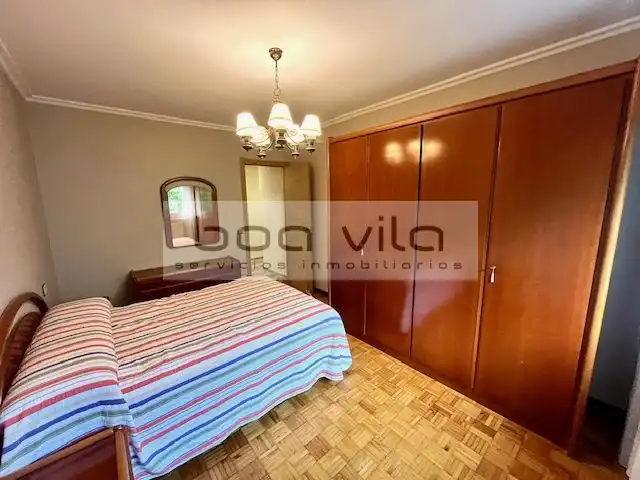 Schlafzimmer von Wohnung zum Verkauf in Pontevedra Capital  mit Heizung, Parkett und Abstellraum