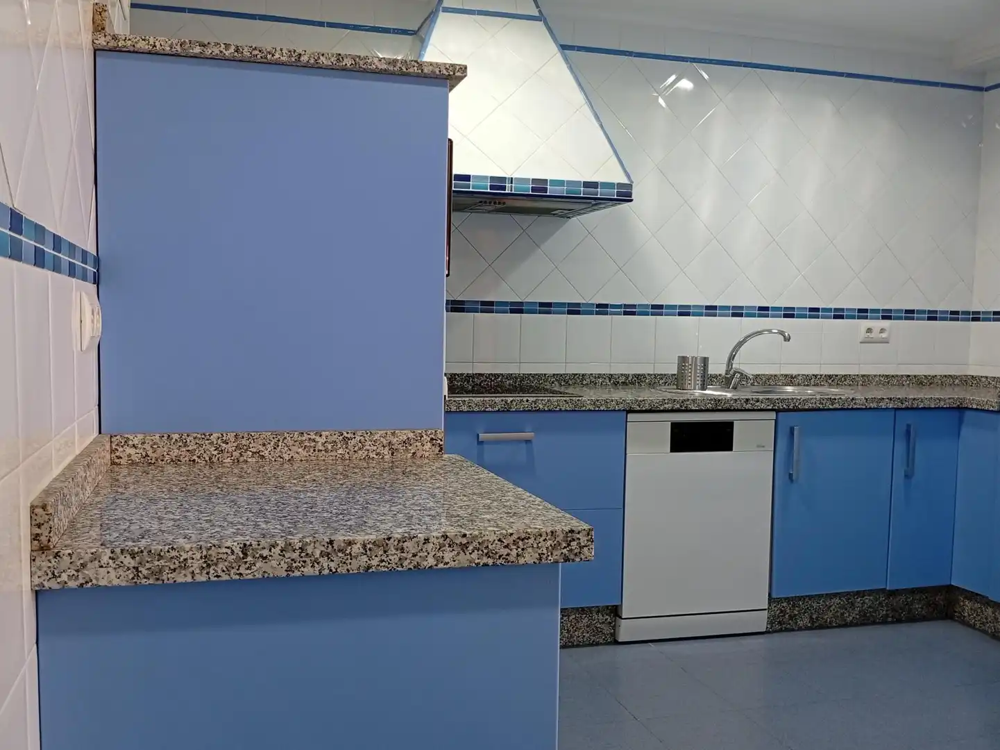 Küche von Wohnung zur Miete in Sevilla mit Klimaanlage, Terrasse und Möbliert