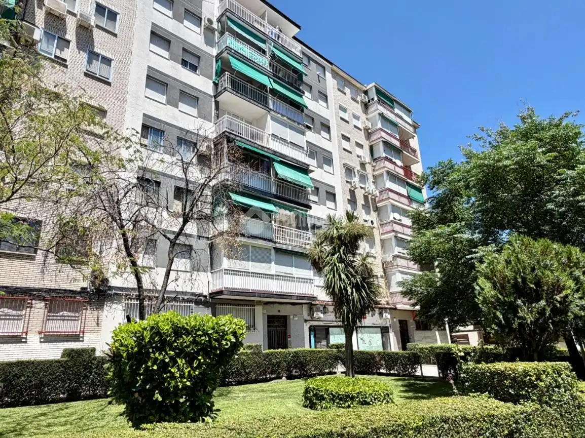 Vista exterior de Pis en venda en Fuenlabrada amb Calefacció i Internet