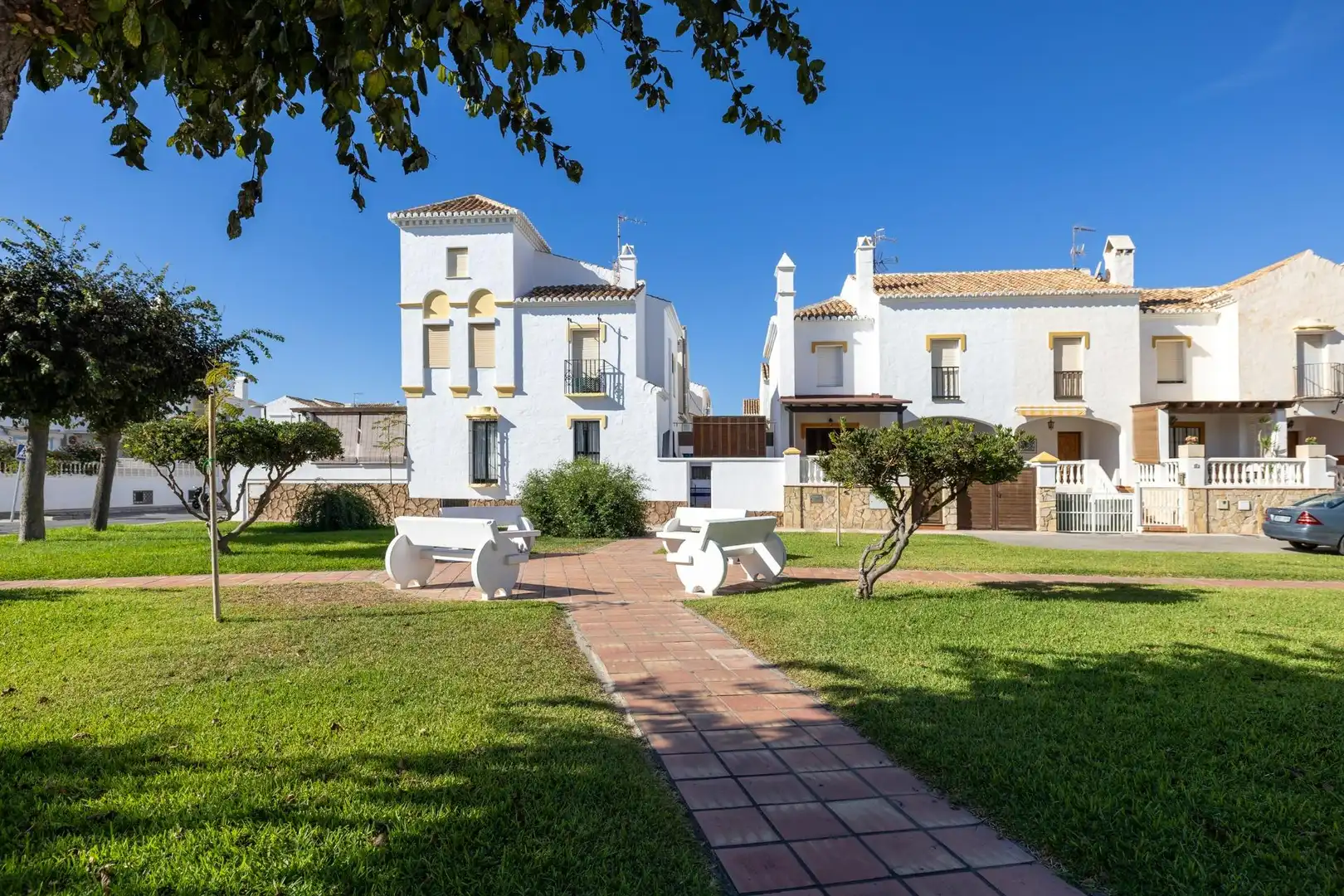 Außenansicht von Einfamilien-Reihenhaus zum Verkauf in Motril mit Klimaanlage, Möbliert und Balkon