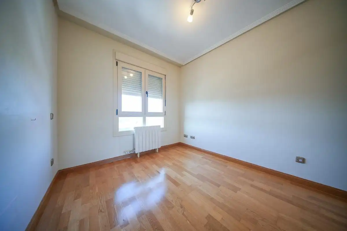 Bedroom of Flat for rent in Madrid  with Air Conditioner, Heating and Terrace