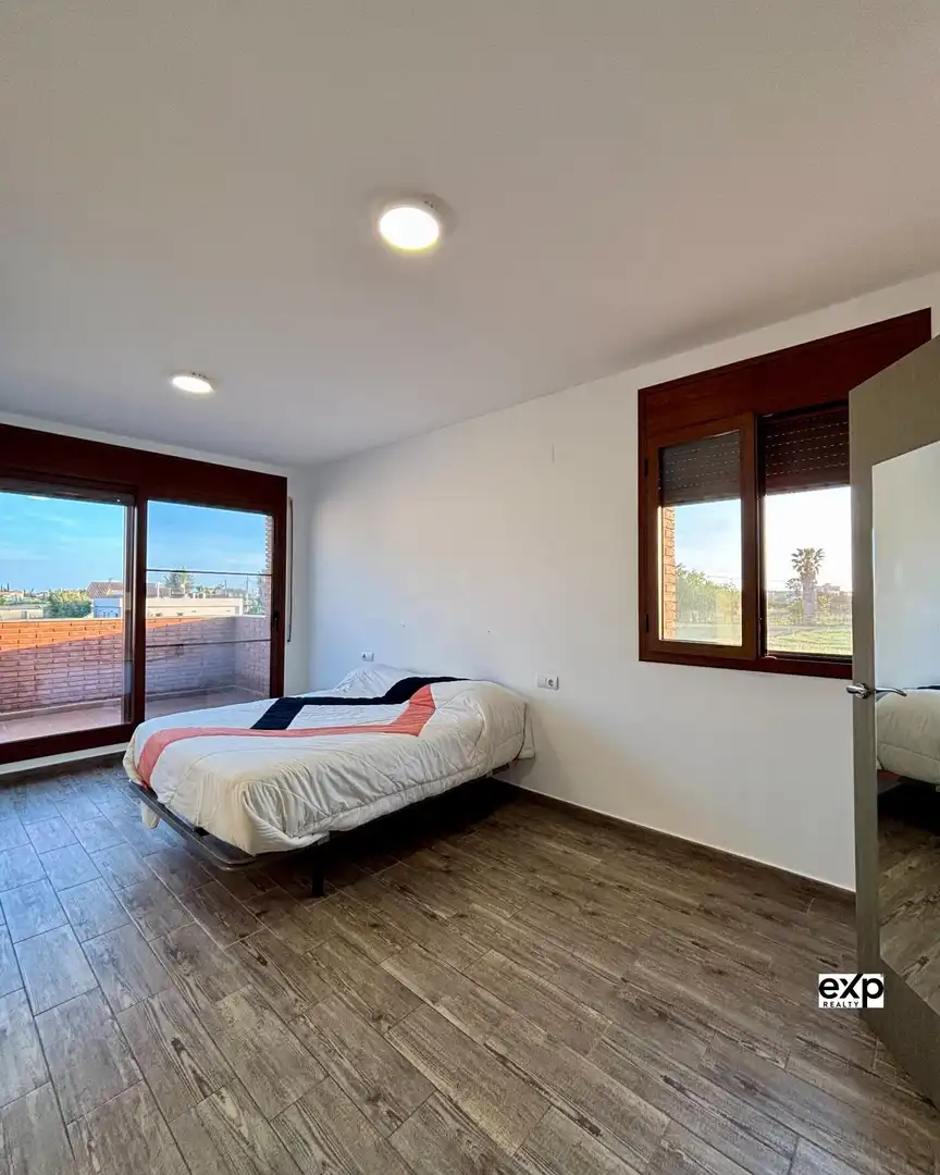 Dormitori de Casa o xalet en venda en Deltebre amb Calefacció, Terrassa i Balcó