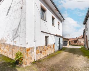 Vista exterior de Casa o xalet en venda en San Martín del Rey Aurelio amb Calefacció