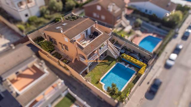 Casa-chalet en Venta en Carrer Assutzena, 10 en Nou Vendrell